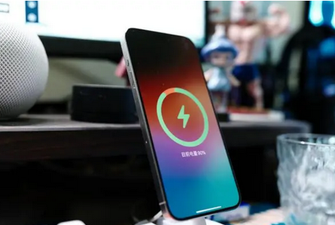 左权苹果15换屏服务分享用什么充电器给iPhone15充电更好 